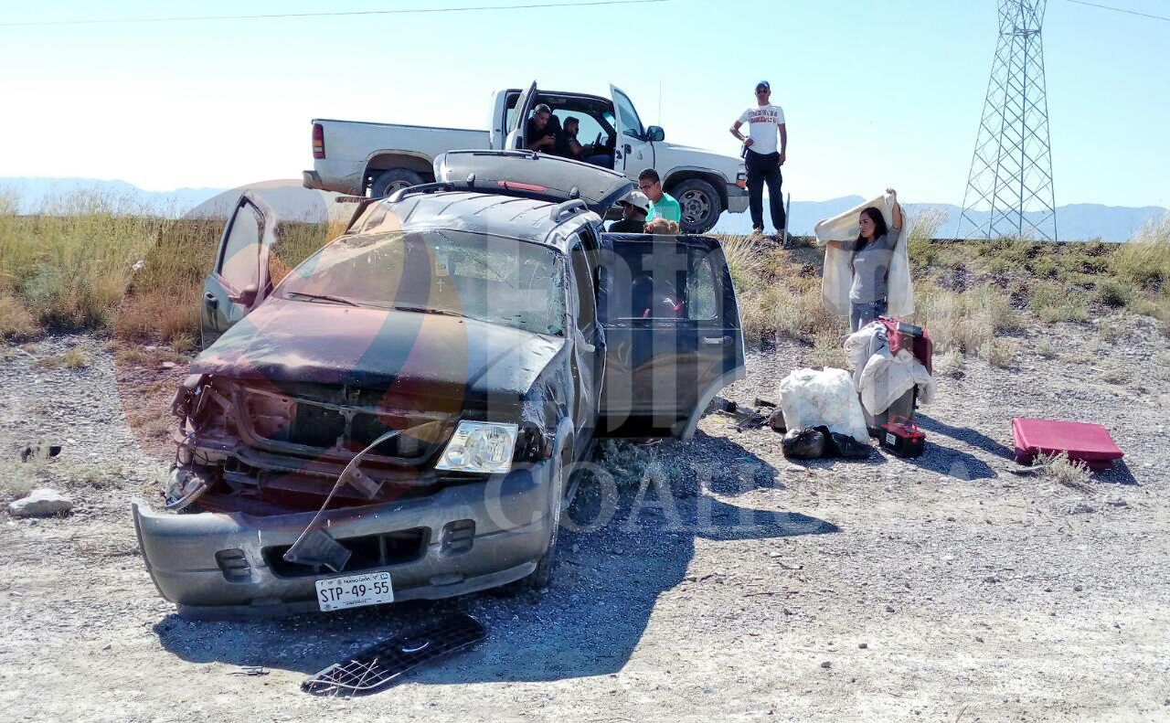 Vuelca familia en la Saltillo-Torreón