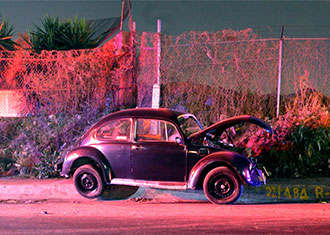Impacta su auto contra un muro; mueren tres, entre ellos un un bebé