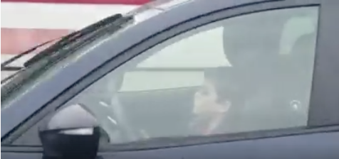 Captan a niño conduciendo en Carretera Nacional