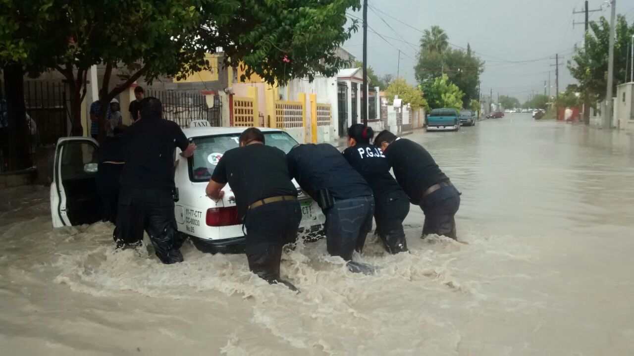Ayuda Investigadora a ciudadanos <br>afectados por lluvias en Castaños