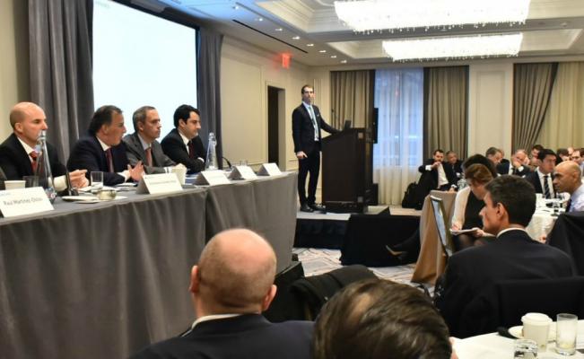 Meade y titular de Pemex sostienen encuentro con inversionistas en NY