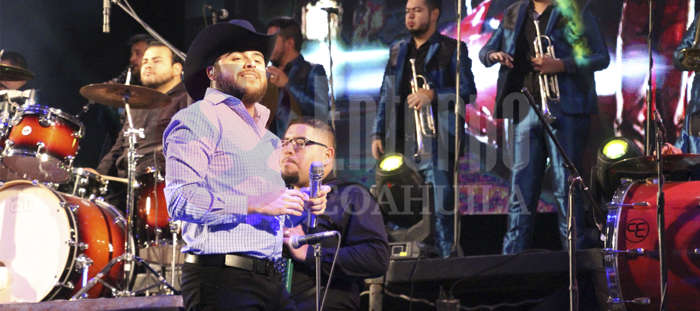 Viola Isidro la ley; permite <br>narcocorridos en concierto