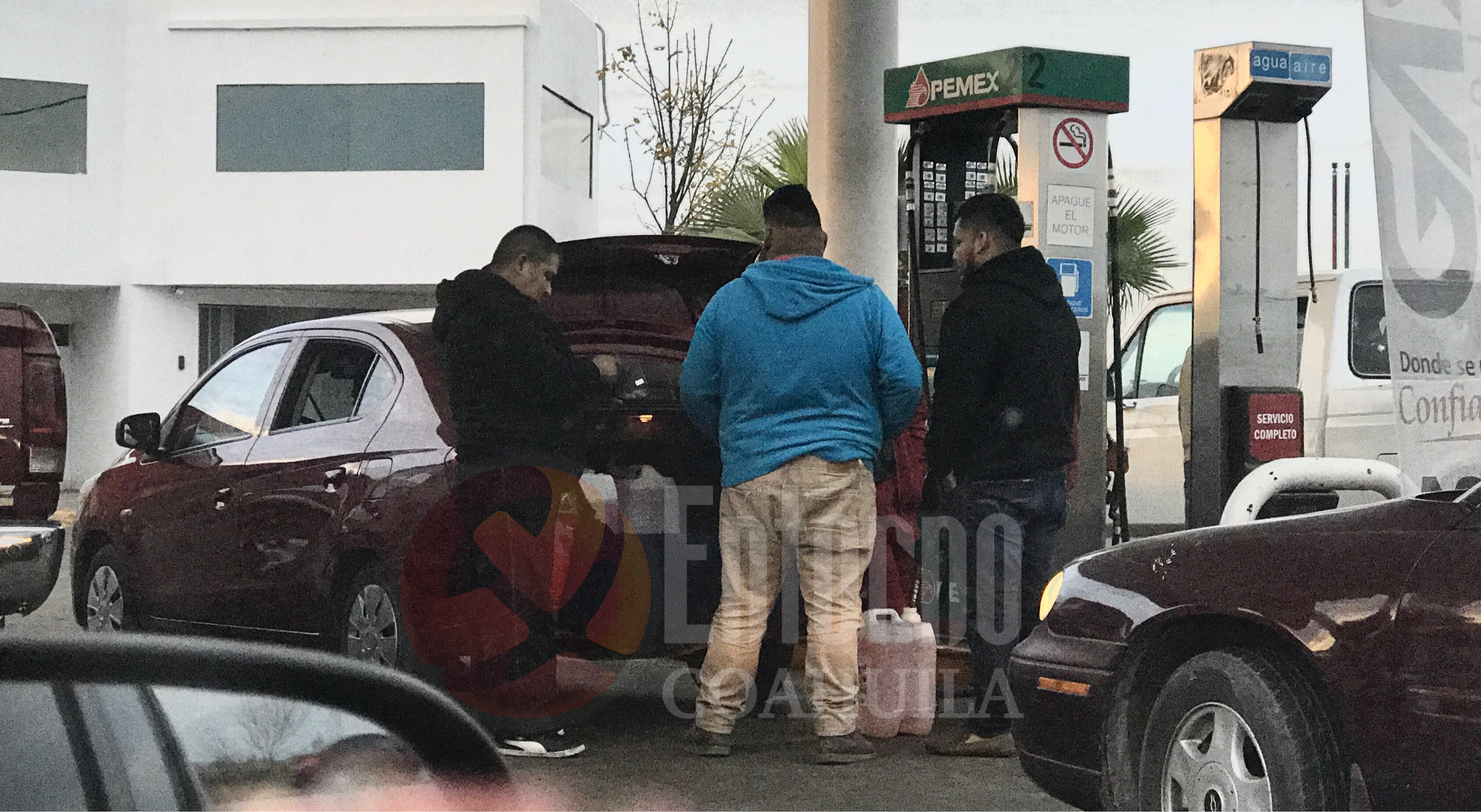 Se “surten” en la frontera <br>ante aumento de gasolina