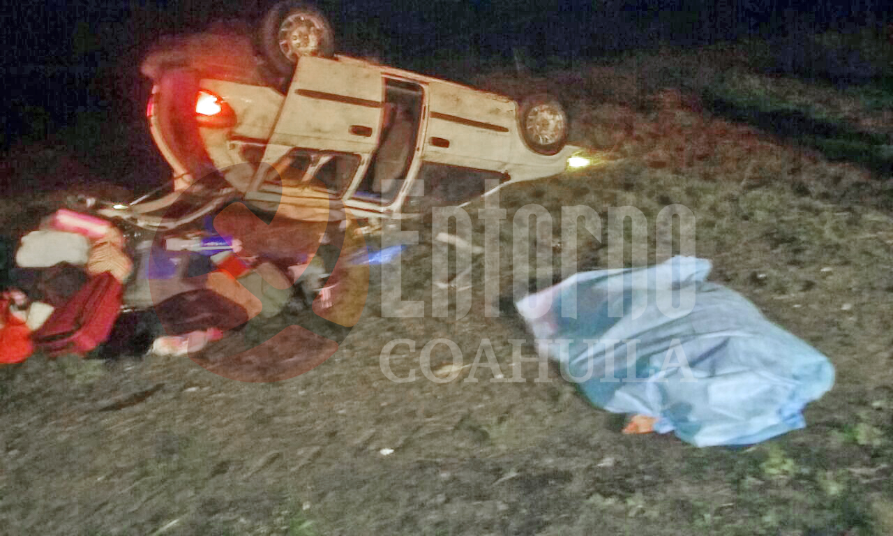 Vuelcan cerca de Rosita; <br>resulta fallecida una mujer