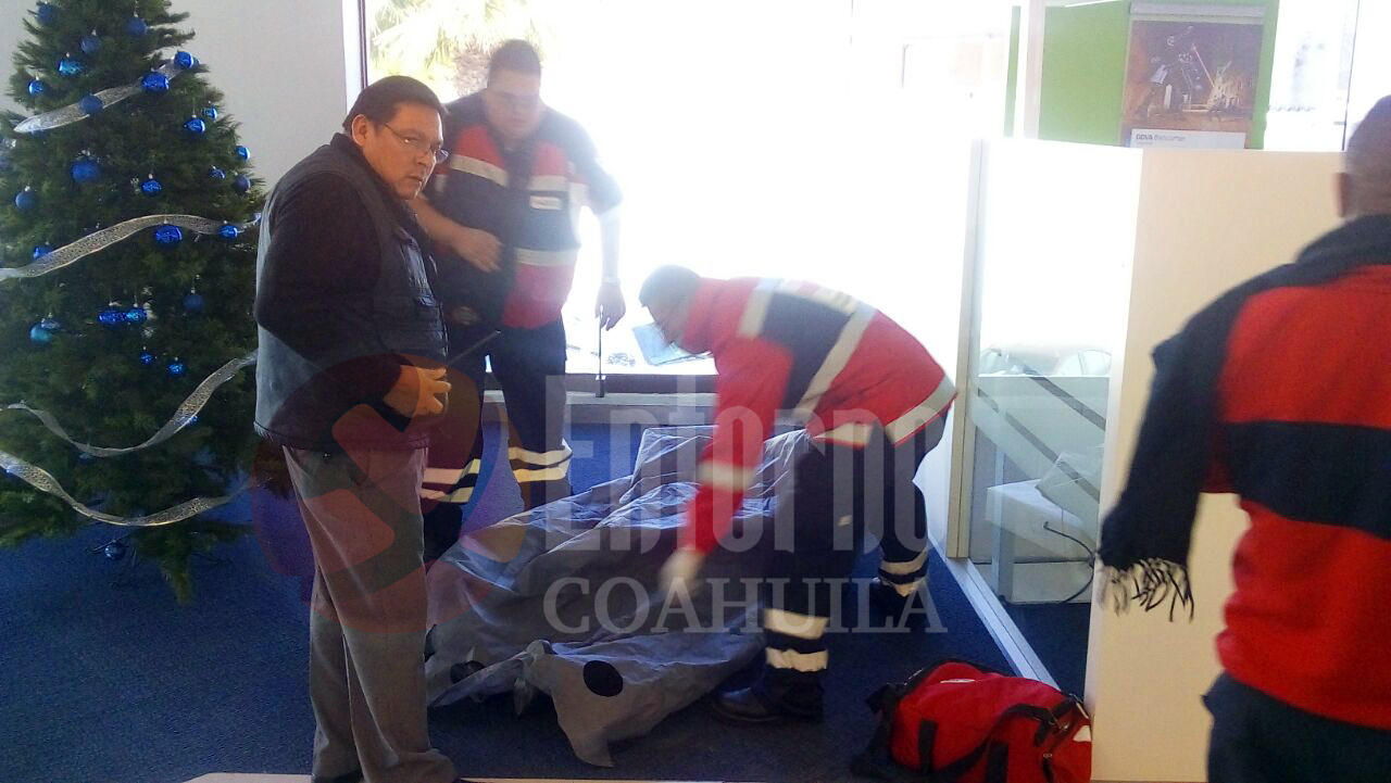 Muere acuñense mientras <br>esperaba turno en el banco