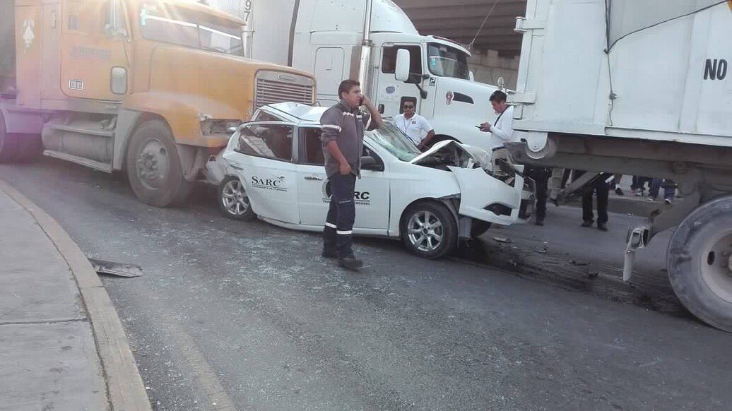 Muere prensado entre <br>dos tráilers en Saltillo
