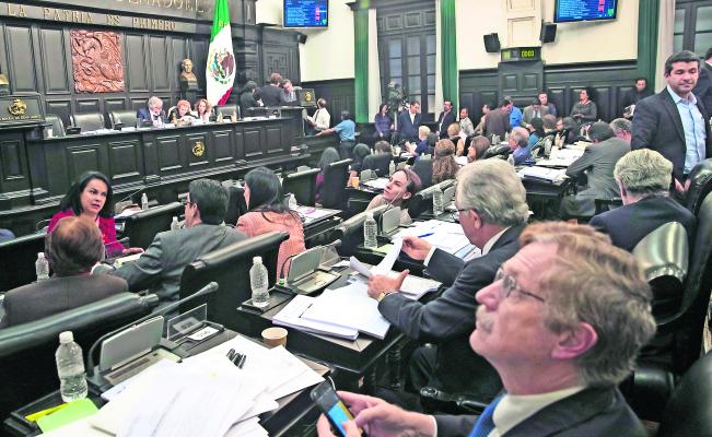 Constituyente repudia muro de Trump