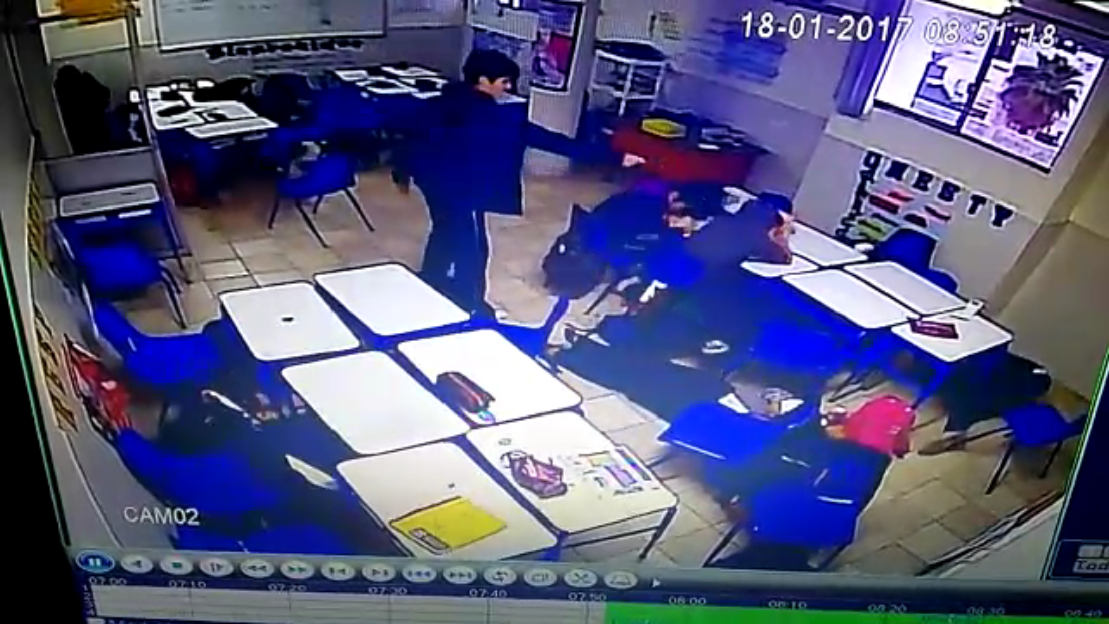 Difunden video del momento en que <br>alumno balea a compañeros en Monterrey