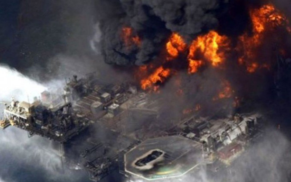 Plataforma petrolera se incendia en el Golfo de México