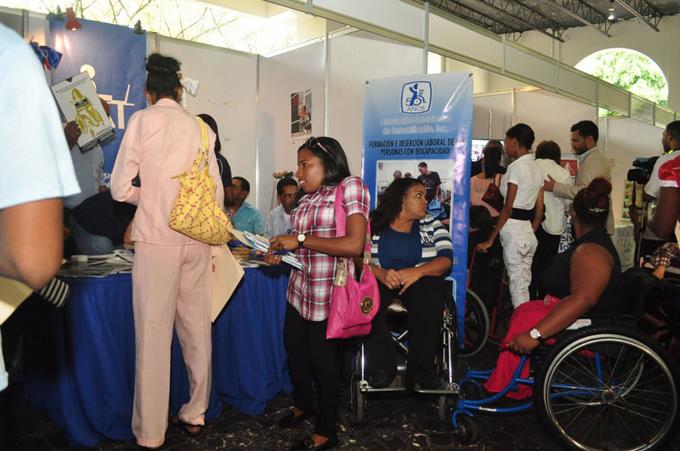 Reconocen a empresas por contratar a personas con discapacidad