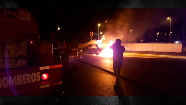 Vive Cancún viernes violento; reportan <br>ejecutados, narcomensajes y autos incendiados