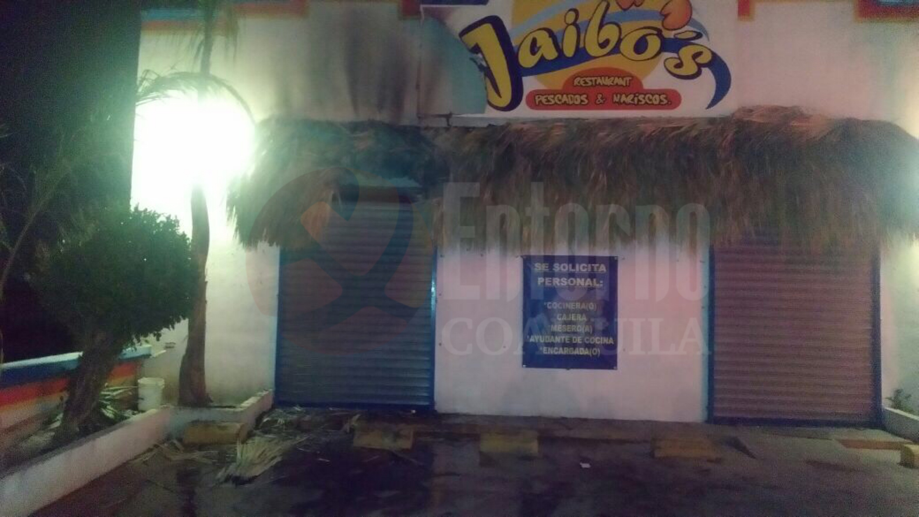 Incendian menores negocio en Saltillo y se dan a la fuga