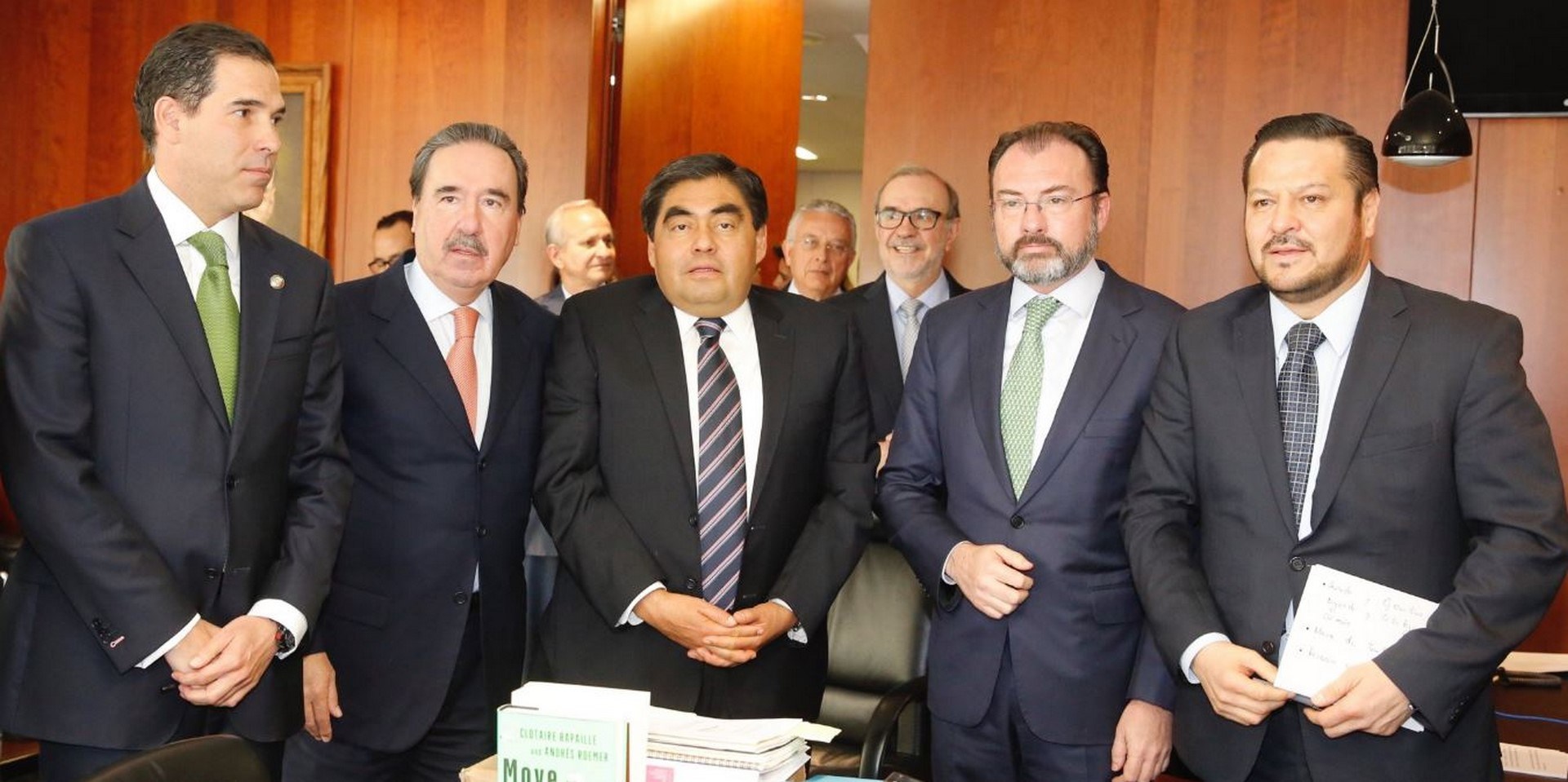 Luis Videgaray se reúne con coordinadores del Senado