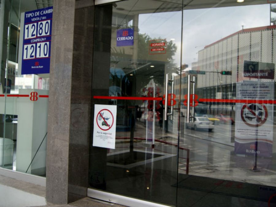 Bancos no abrirán el lunes por centenario de la Constitución