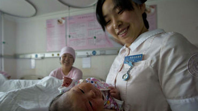 Nace bebé a partir de embrión congelado por 16 años