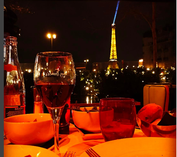 Javier “Chicharito” Hernández celebra Día de San Valentín