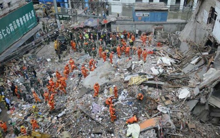 Derrumbe en edificios de China ocasiona al menos nueve muertes
