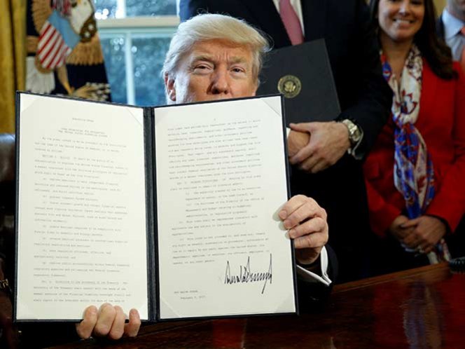 Trump firma orden para acabar con cárteles y crimen organizado en EU
