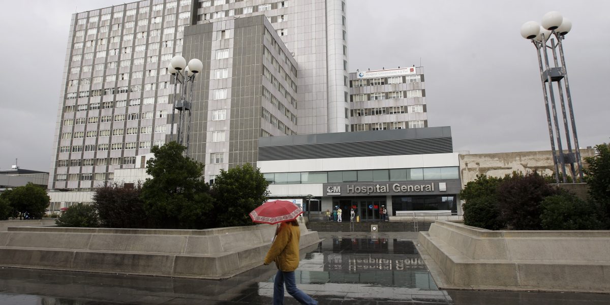 Hombre se tira del 4 piso de un hospital con su hija en brazos