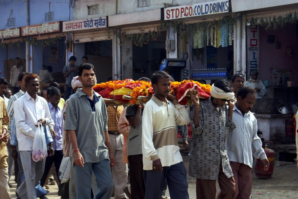 Joven ‘resucita’ durante su funeral