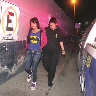 Niña de 14 años ataca a su familia