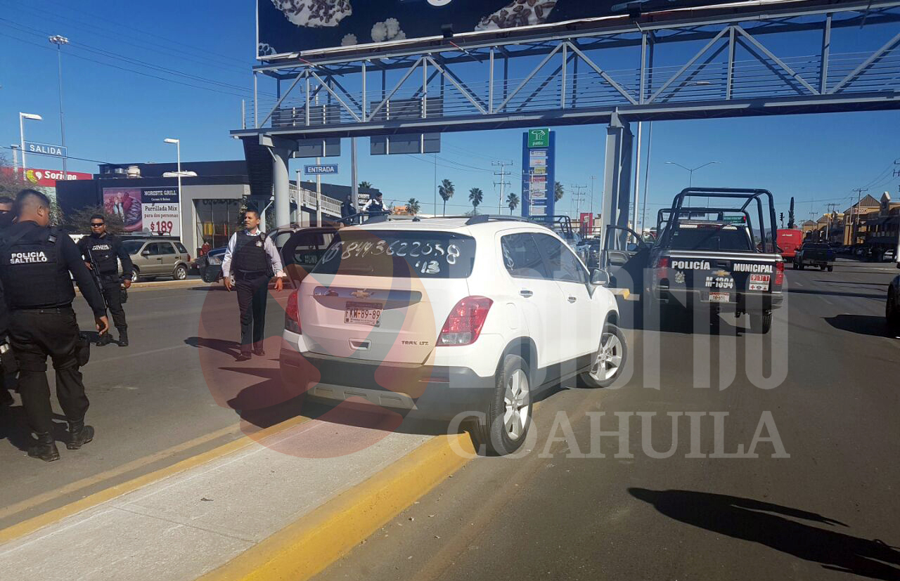 Tras persecución, recuperan camioneta robada en Saltillo