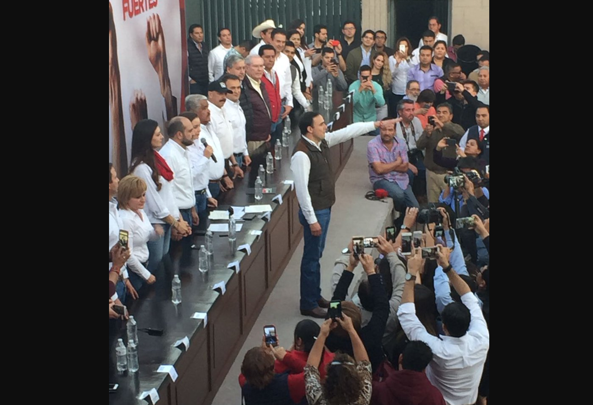 Saltillo necesita un cambio para bien; <br>protesta Manolo como candidato a alcaldía