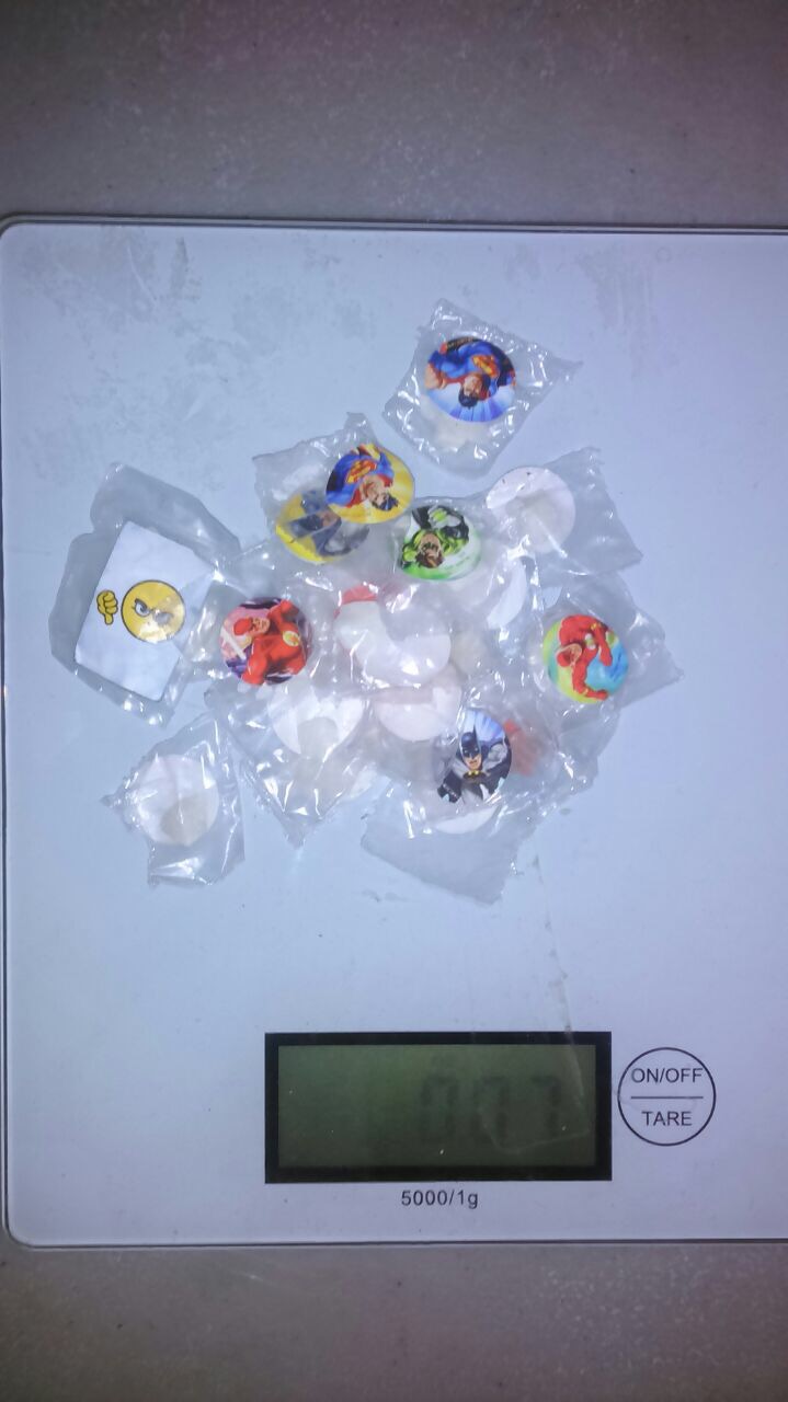 Asegura GROM stickers de súper héroes <br>con droga en Saltillo