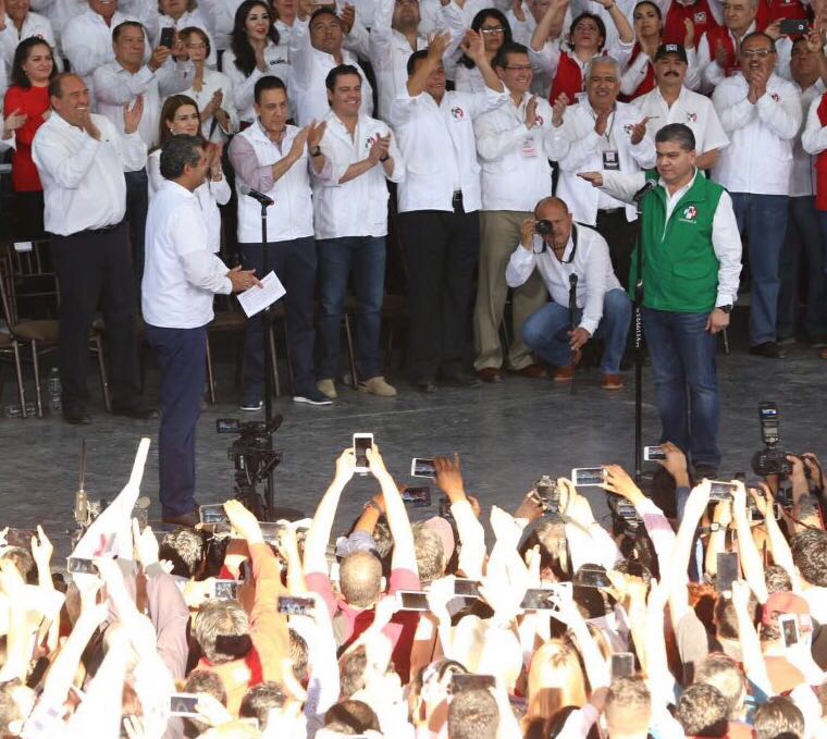 Ante más de 40 mil priistas, protesta Riquelme <br>como candidato del PRI a Gobernador