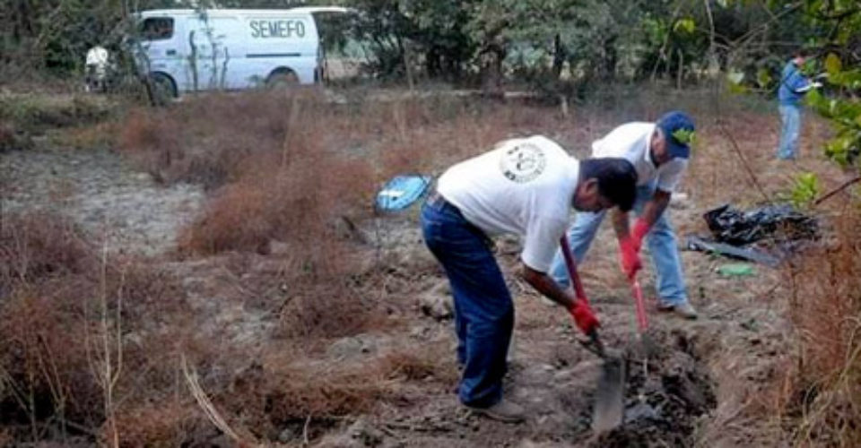 PGJE confirma hallazgo de 3 cuerpos en fosa clandestina en Michoacán