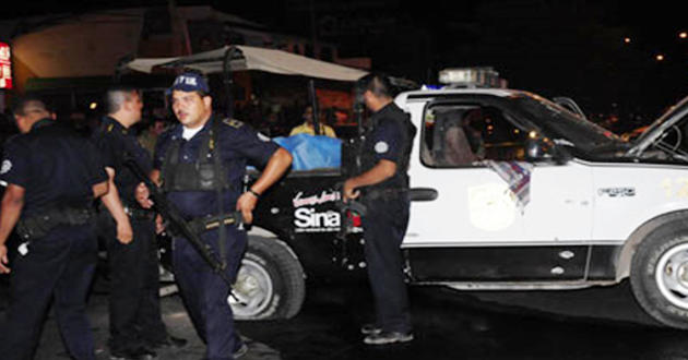 Policías lesionan a mujer e hijas en Sinaloa tras arrollar a agente