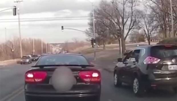 Balea a familia a bordo de un vehículo