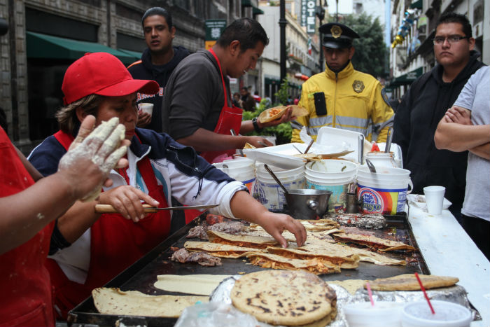 Comer en la calle aumenta el peso un 30%