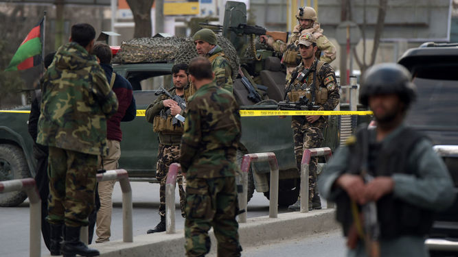 Ataque a hospital militar en Kabul deja 30 muertos