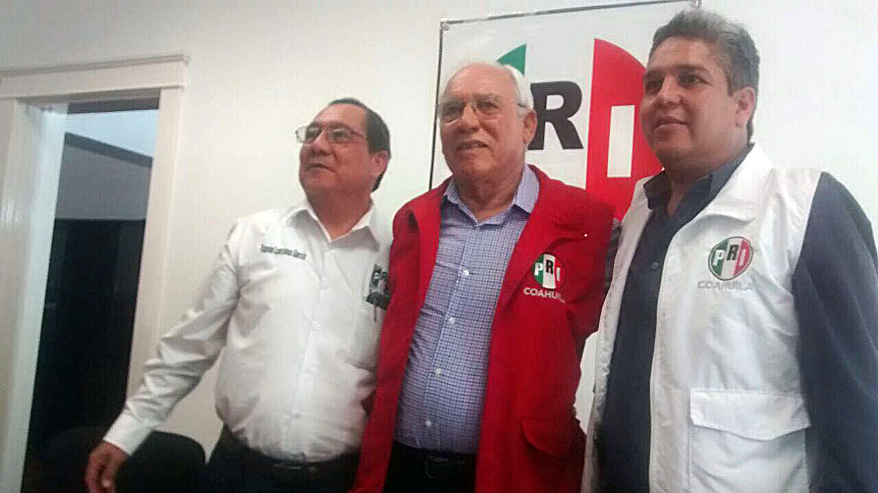 Renuncia Presidente del PAN <br>en Sabinas y se suma al PRI