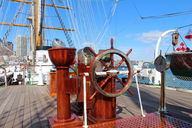 Buque Escuela Cuauhtémoc llega a Barcelona con mensaje de paz de México