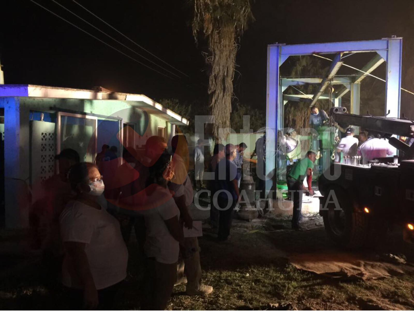 Drama en San Pedro: caen trabajadores <br>a cárcamo; rescatan con vida a uno