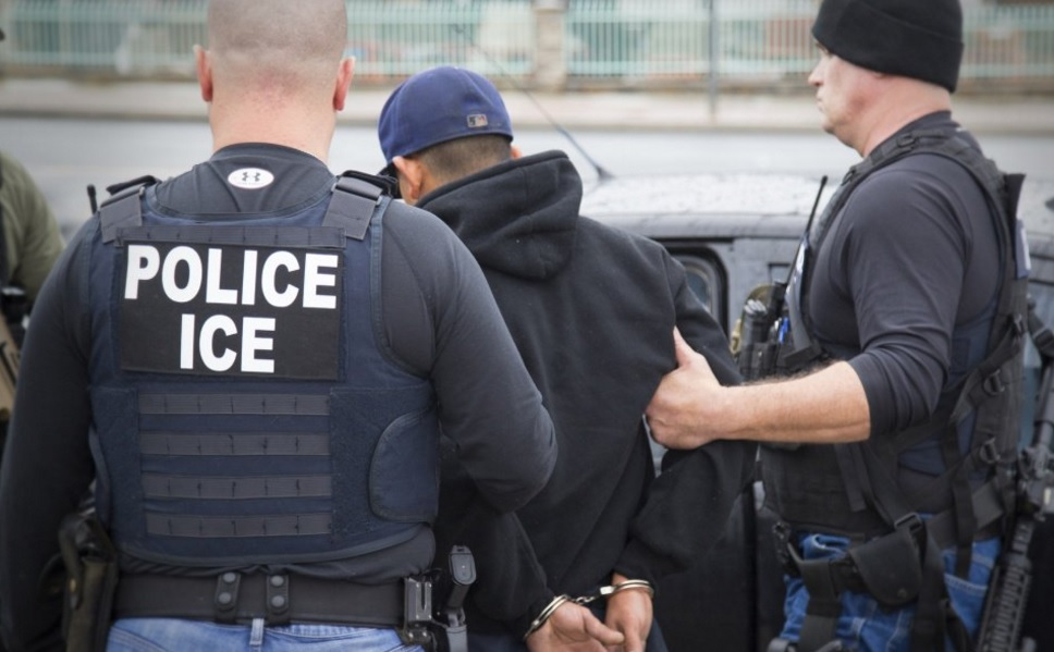 Inmigrante mexicano es detenido en Texas por tener tres esposas