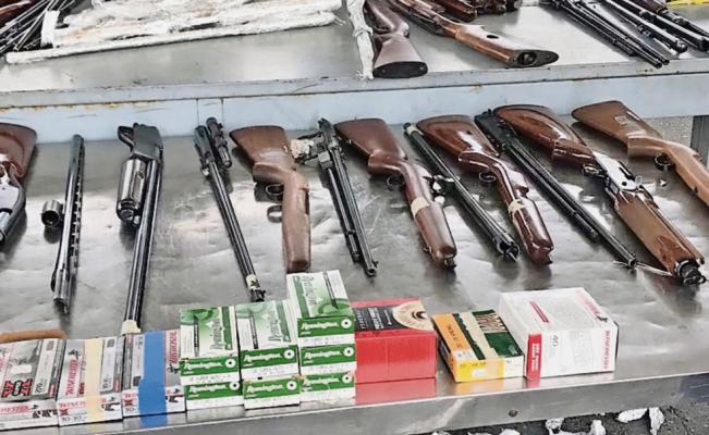 Aseguran a 3 personas y 66 armas de fuego en Nuevo León