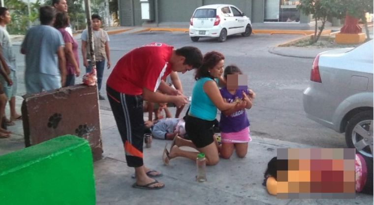 Balean a policía junto a su familia