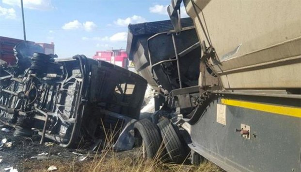 18 niños mueren en accidente de transporte escolar