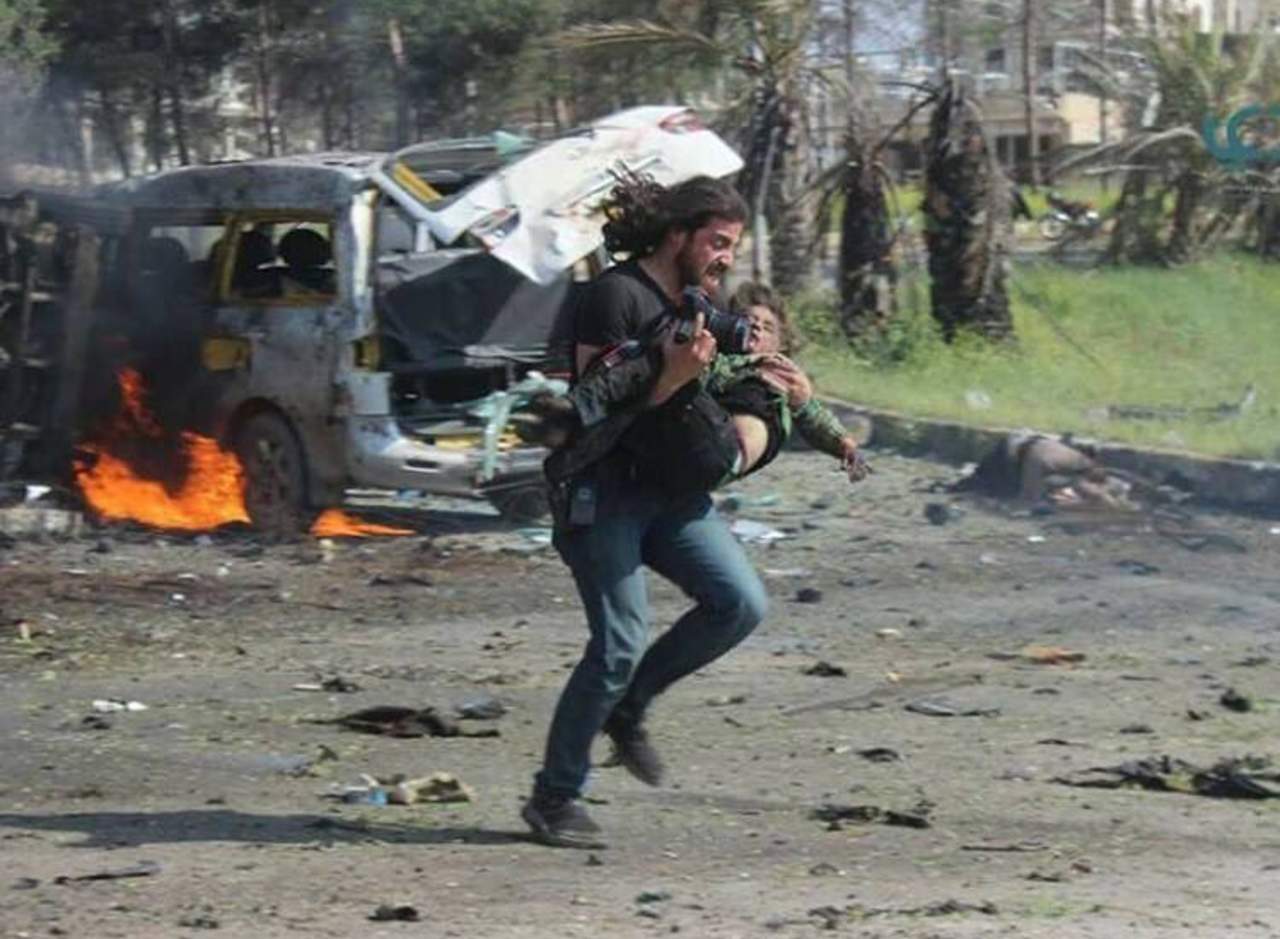 Fotógrafo rompe en llanto tras los atentados en Alepo