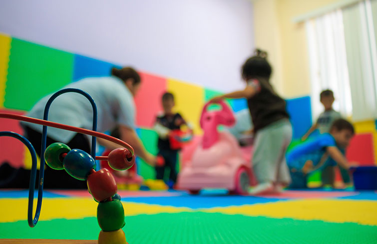 Darán guarderías a hijos de estudiantes; combaten deserción