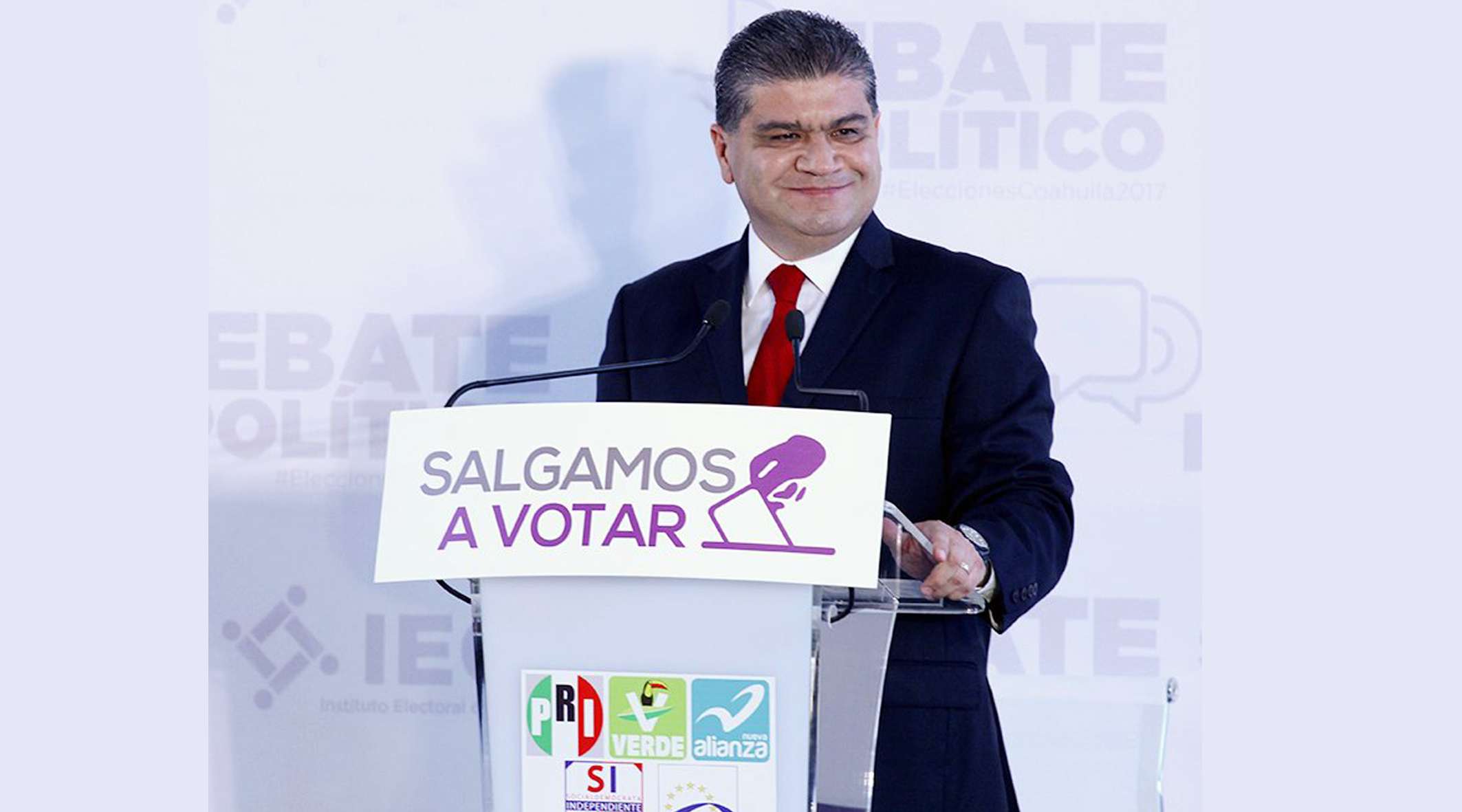 Gana Riquelme primer debate