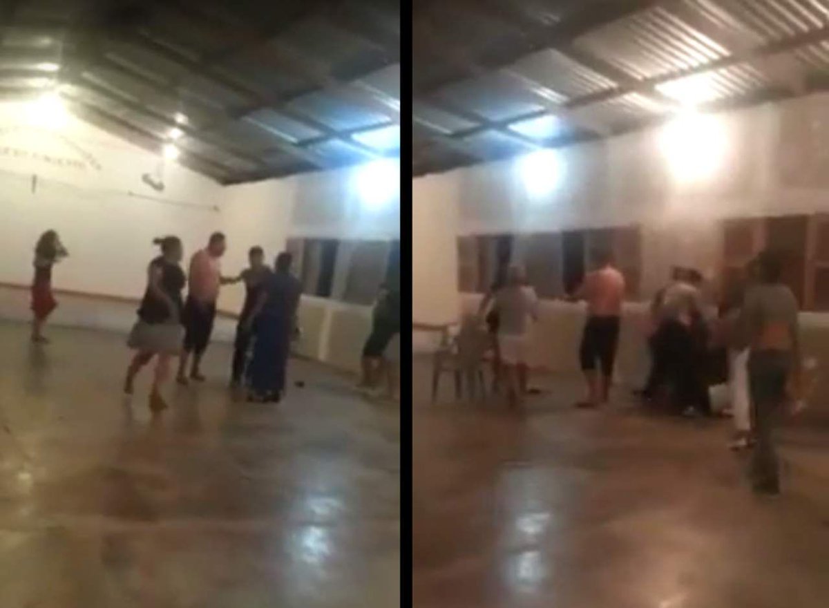 Mujeres se pelan en la iglesia por culpa de un pastor