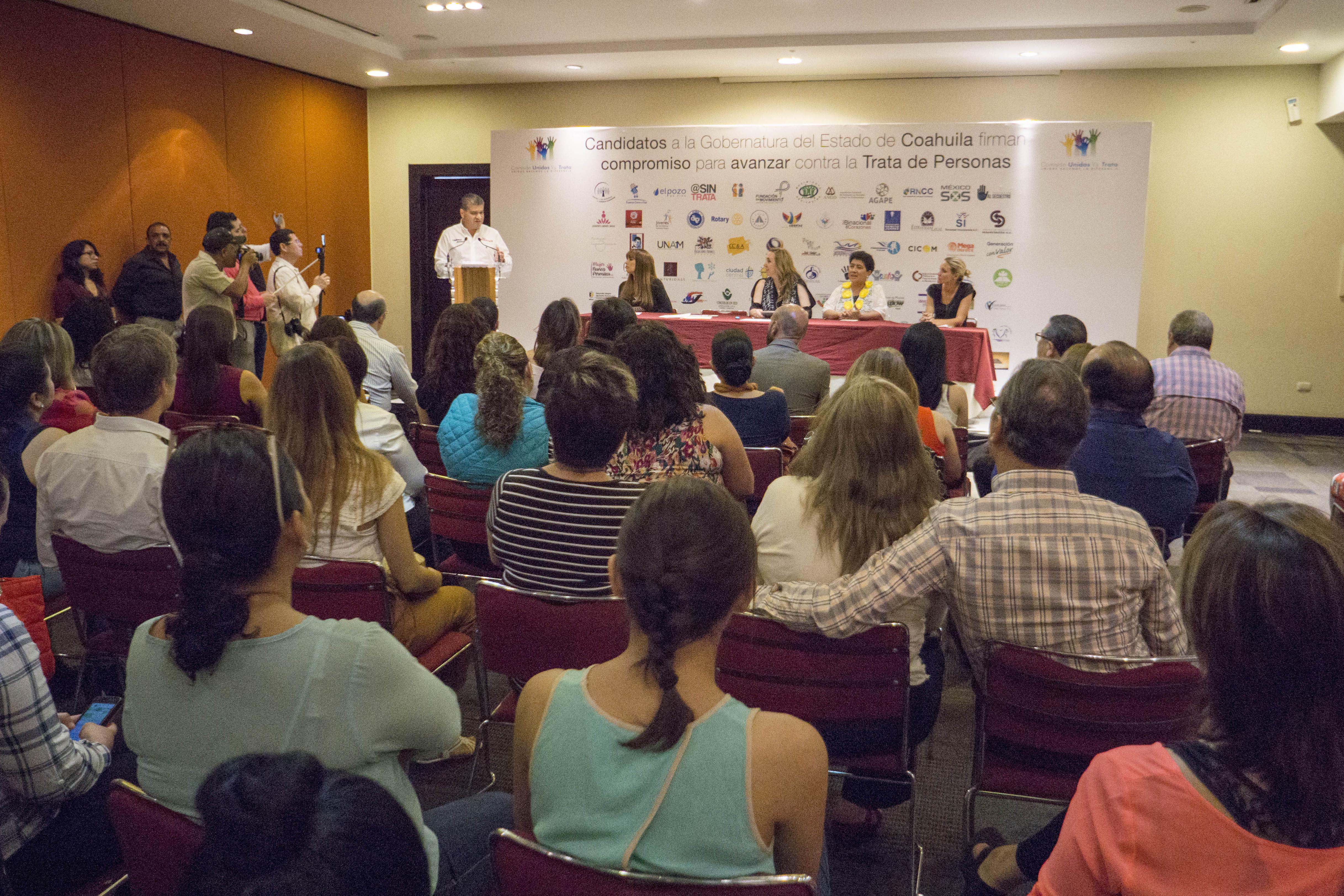 Riquelme firma convenio para <br>avanzar “Unidos contra la Trata”