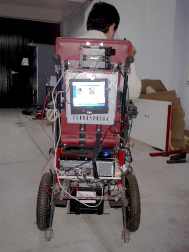 Mexicanos crean una silla de ruedas inteligente