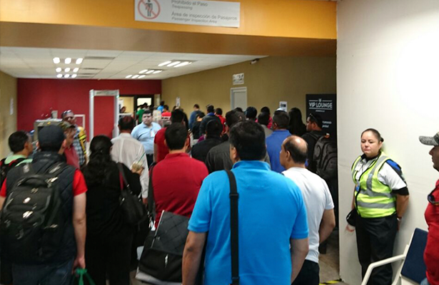Dejan en tierra a 19 mil pasajeros por sobreventa