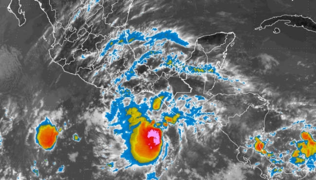 Listas, autoridades federales y estatales ante posible huracán en el Pacífico