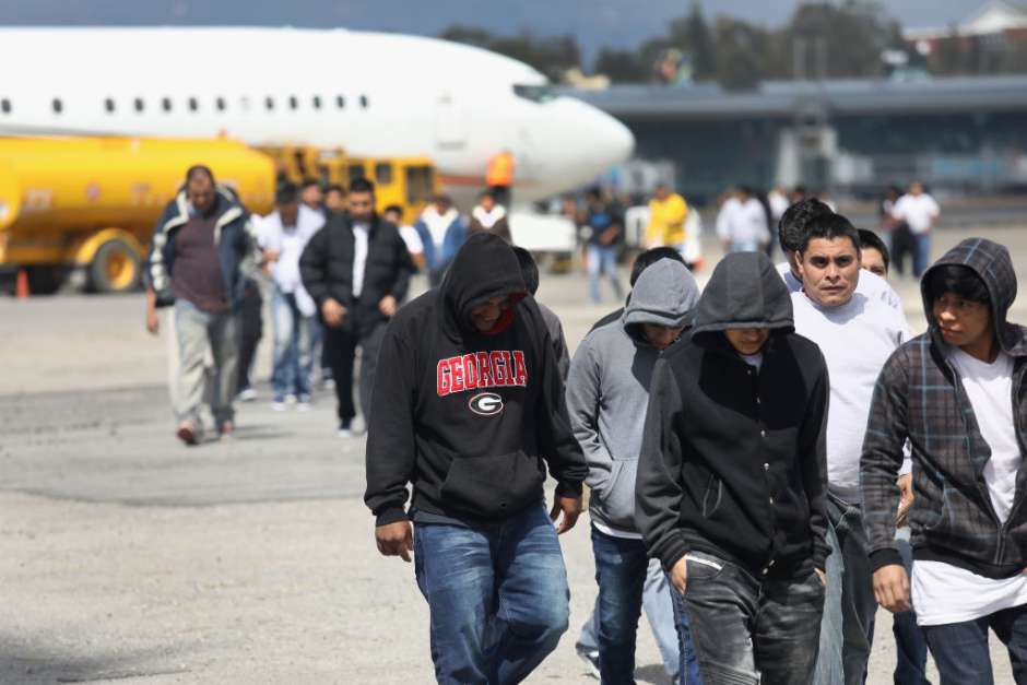 Ante deportaciones, migrantes cuentan con línea telefónica de apoyo